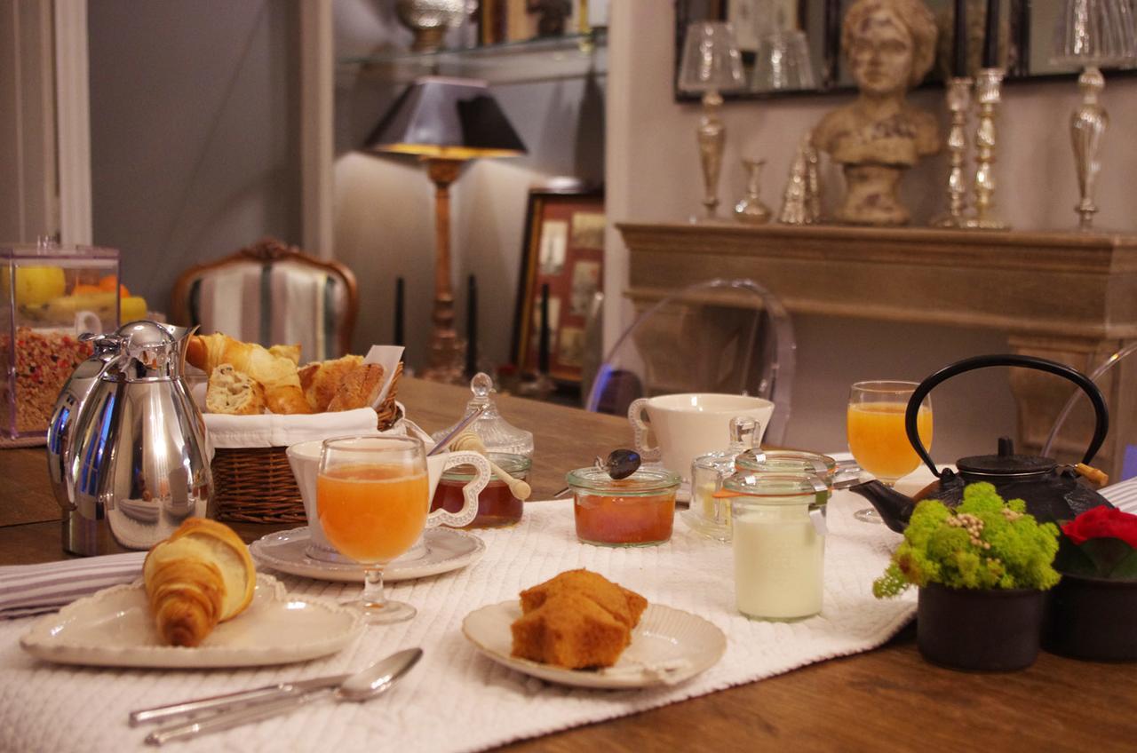 Bed and Breakfast Vue Sur Cour La Rochelle  Exterior foto