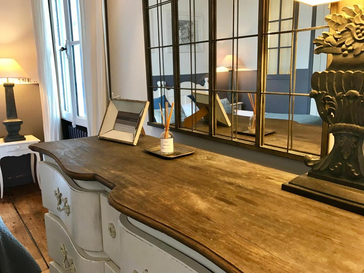 Bed and Breakfast Vue Sur Cour La Rochelle  Exterior foto