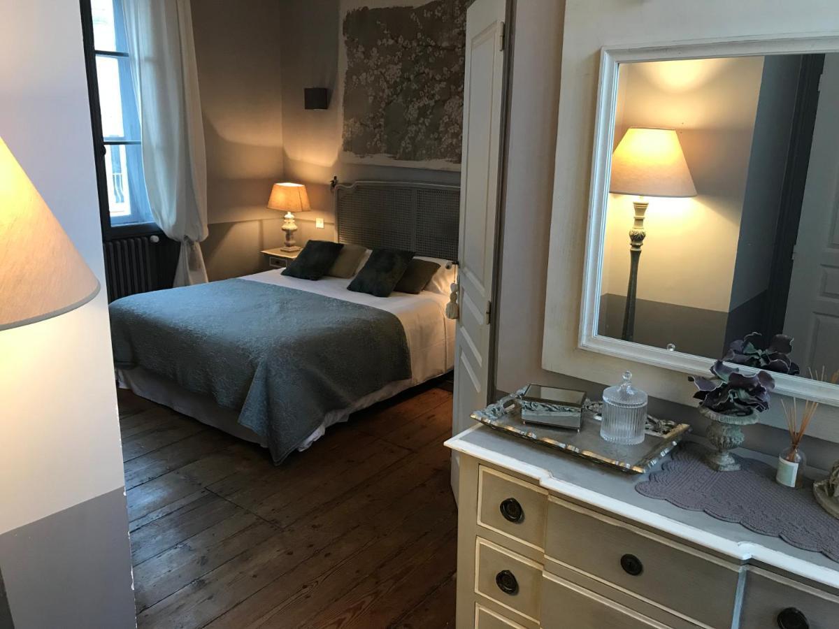 Bed and Breakfast Vue Sur Cour La Rochelle  Exterior foto