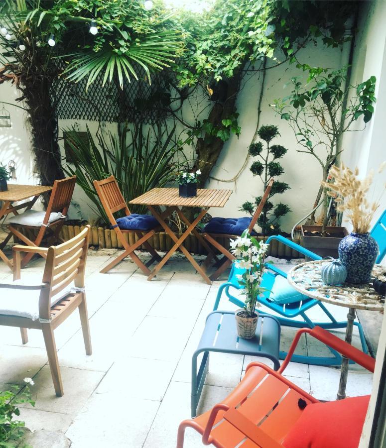 Bed and Breakfast Vue Sur Cour La Rochelle  Exterior foto