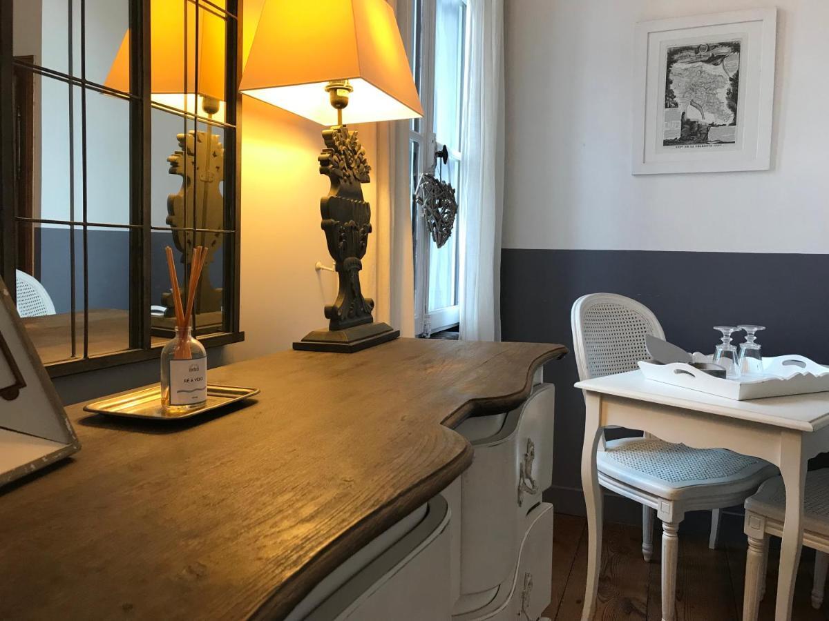 Bed and Breakfast Vue Sur Cour La Rochelle  Exterior foto