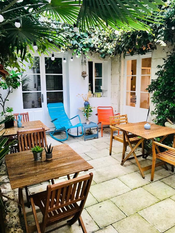 Bed and Breakfast Vue Sur Cour La Rochelle  Exterior foto