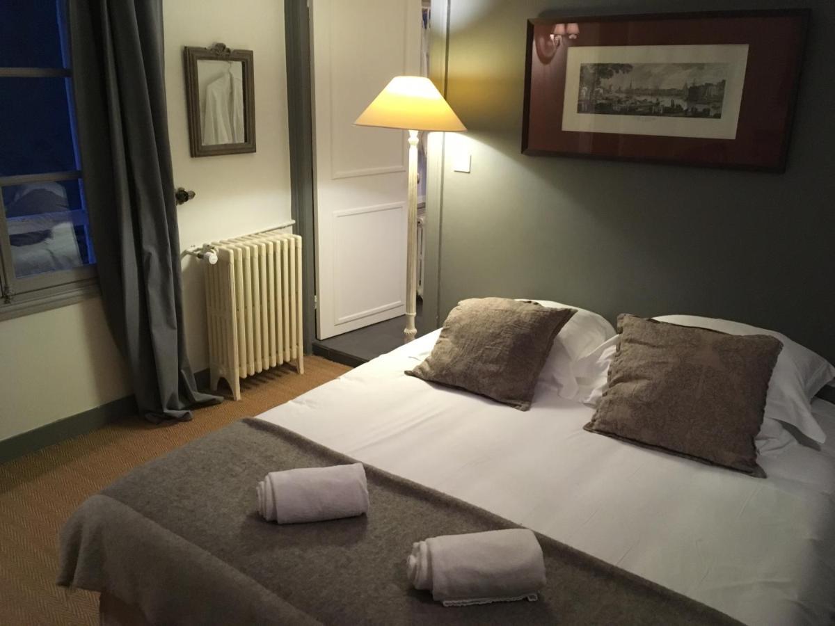 Bed and Breakfast Vue Sur Cour La Rochelle  Exterior foto